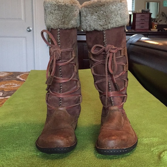 Tall Leather Ugg boot - Picture 4 of 9